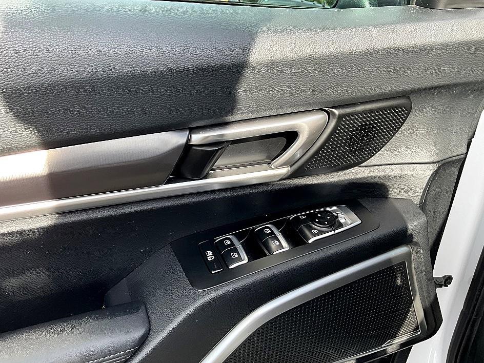 Used 2023 Kia Telluride LX image 12