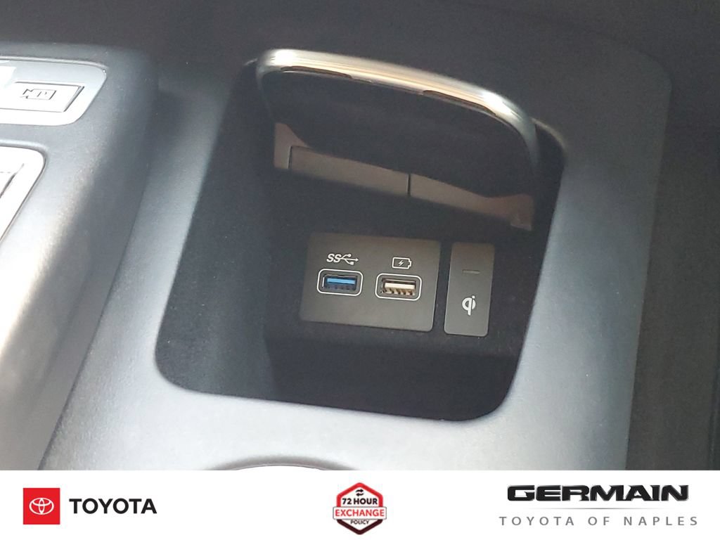 Used 2022 Genesis GV70 2.5T w/ Select Package AWD/4WD image 33
