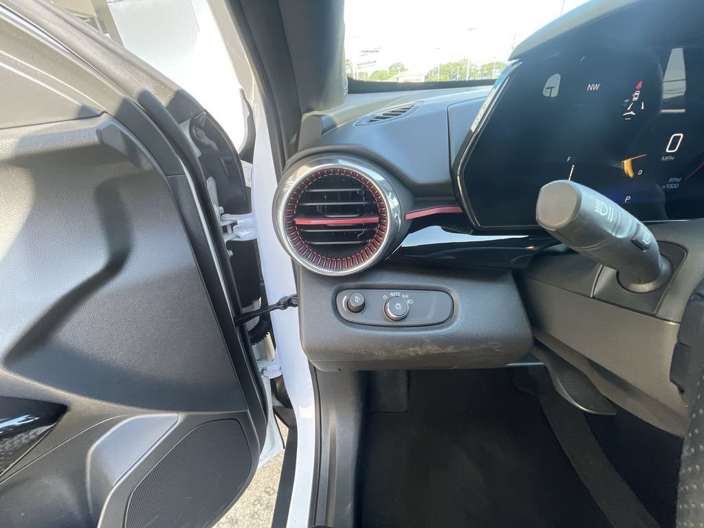 Certified 2025 Chevrolet Trax RS w/ Driver Confidence Package FWD image 18
