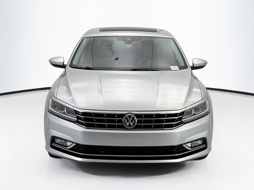 Used 2017 Volkswagen Passat 1.8T SEL Premium FWD image 2