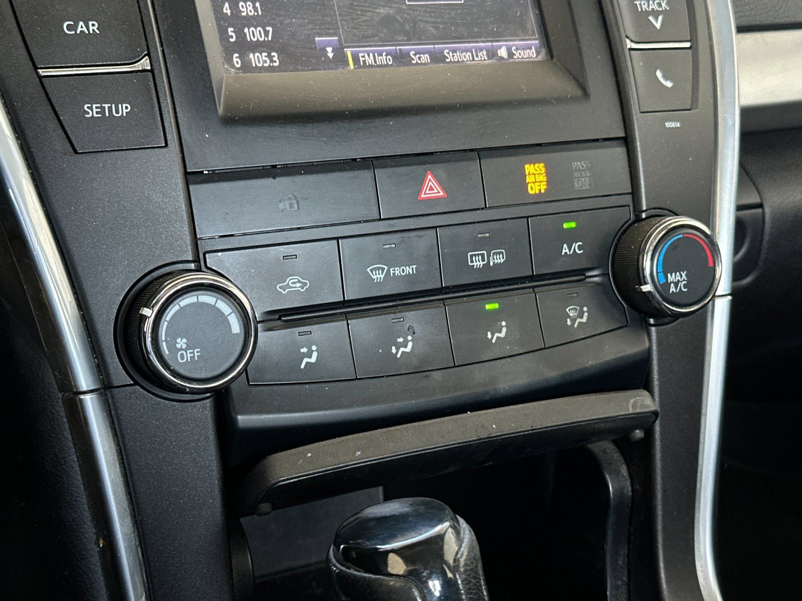 Used 2017 Toyota Camry SE image 17