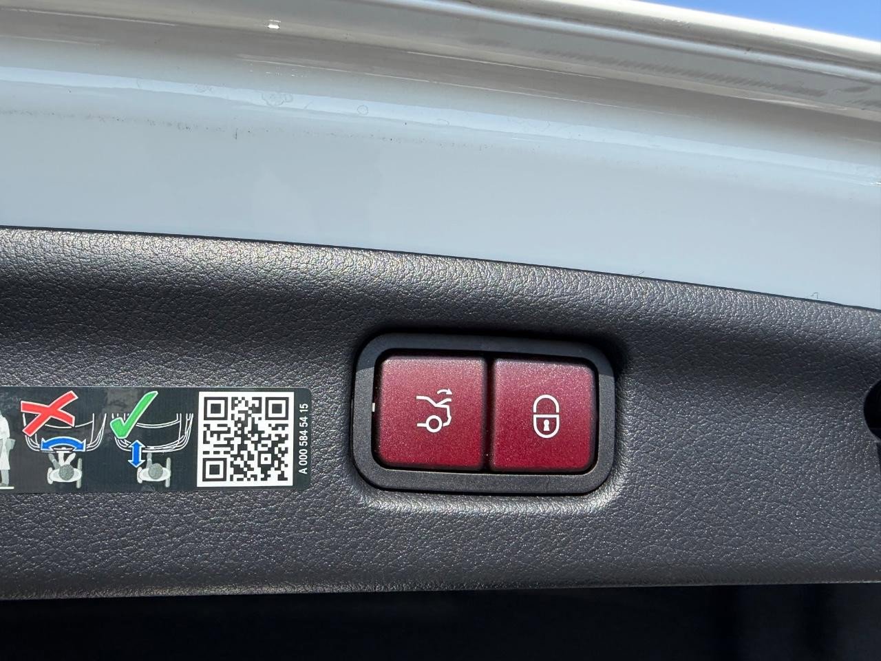 Used 2025 Mercedes-Benz C 300 4MATIC Sedan image 6