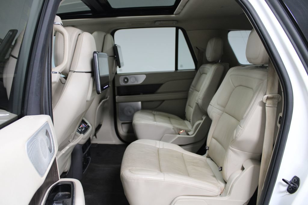 Used 2020 Lincoln Navigator L Reserve w/ Luxury Package AWD/4WD image 26