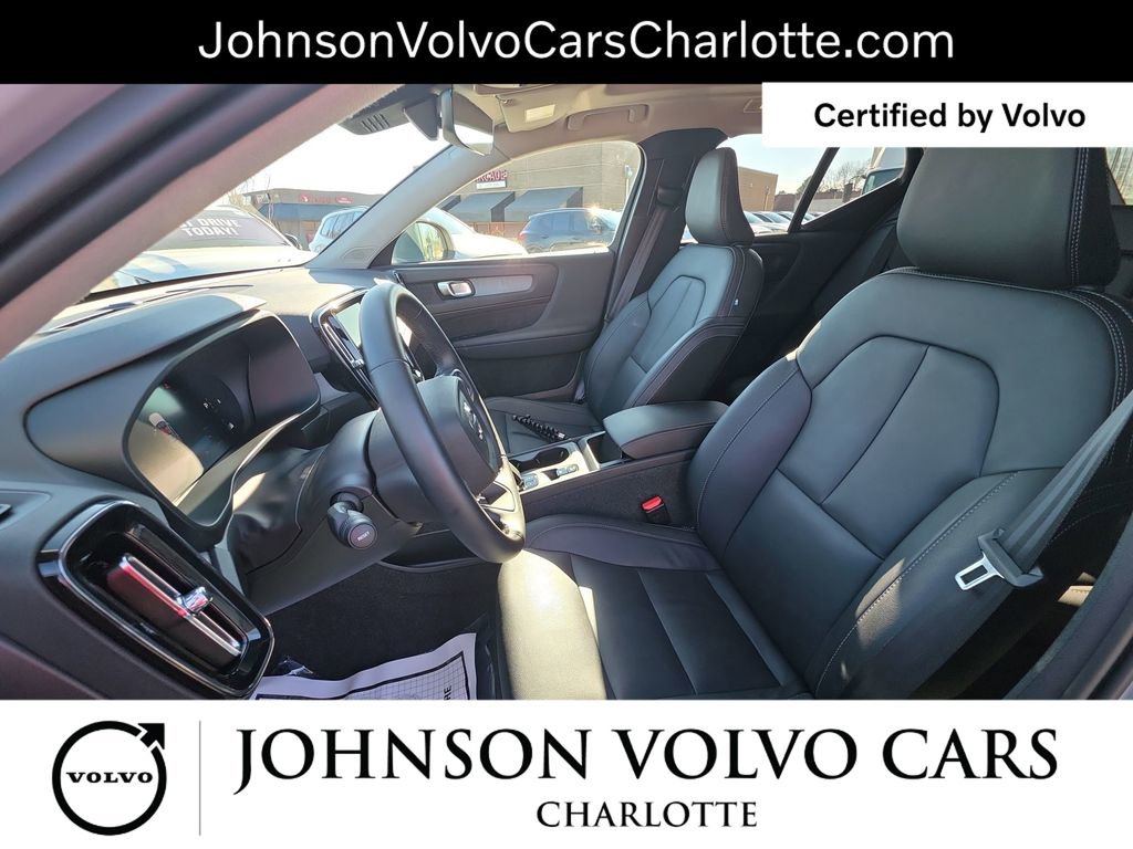 Used 2025 Volvo XC40 B5 Core image 15