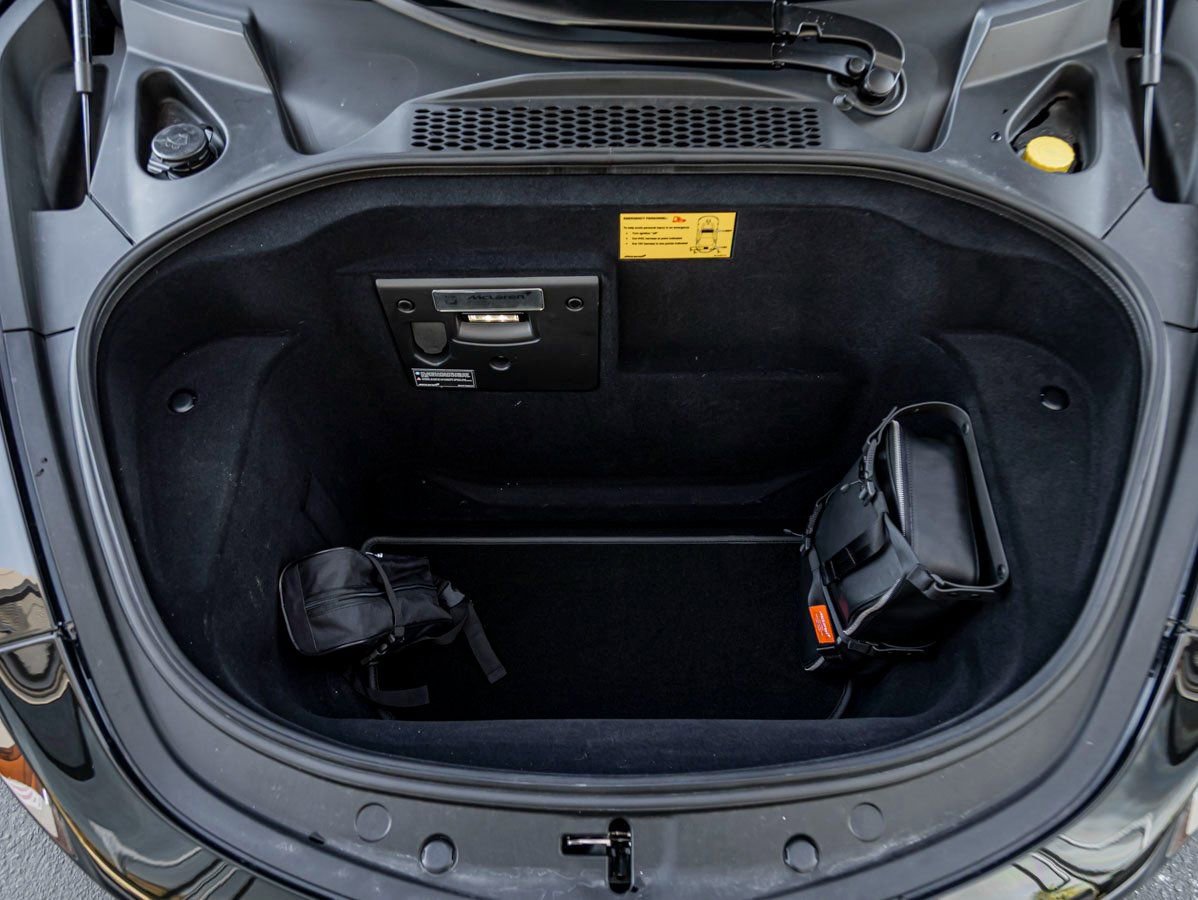 Used 2025 McLaren Artura image 25