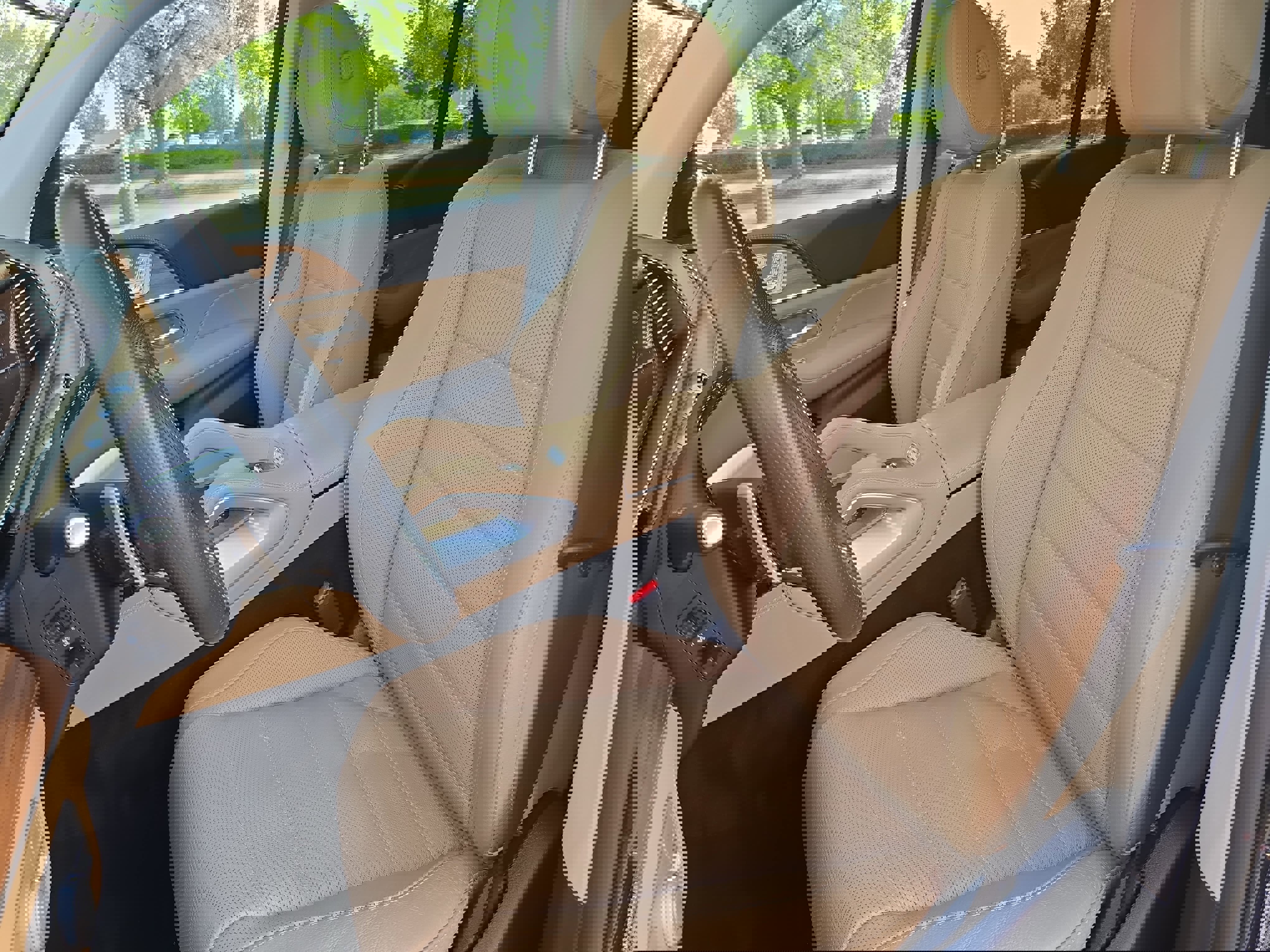 Used 2024 Mercedes-Benz GLS 580 4MATIC image 16