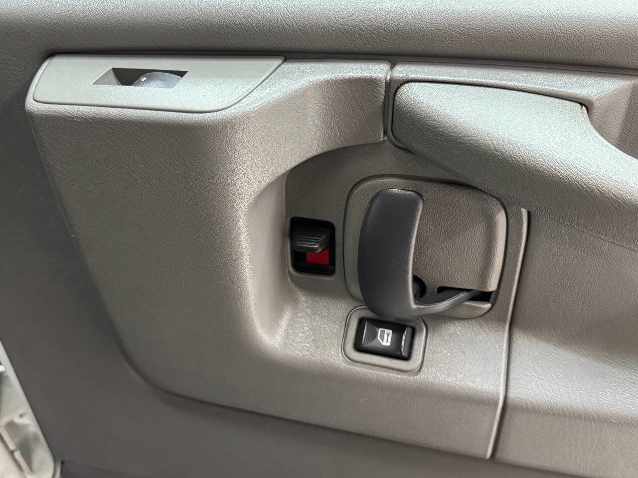 Used 2013 Chevrolet Express 1500 image 48