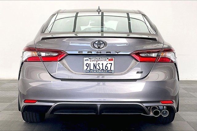 Used 2024 Toyota Camry SE image 3