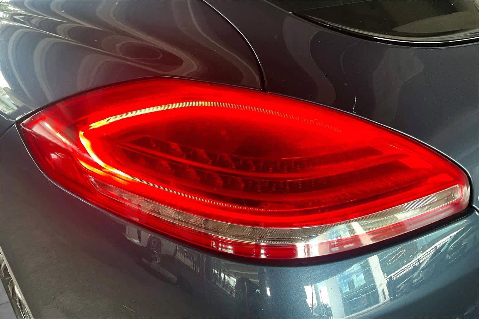 Used 2014 Porsche Panamera RWD image 27