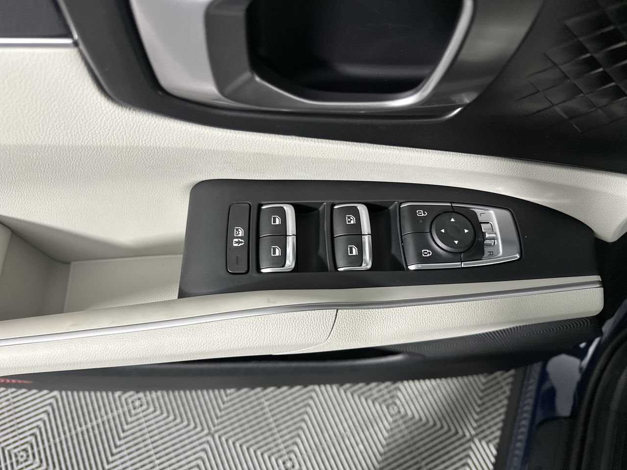New 2026 Kia Sorento S FWD image 3