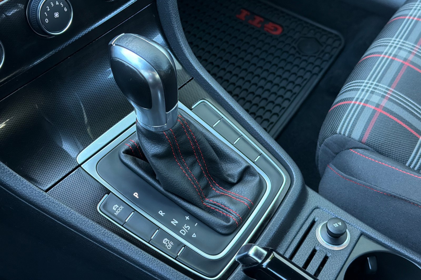 Used 2015 Volkswagen GTI S image 20