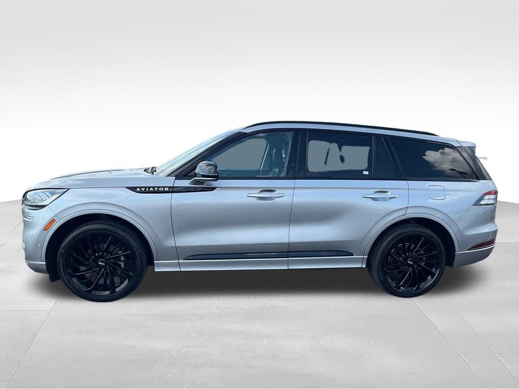 Used 2024 Lincoln Aviator Reserve w/ Jet Package AWD/4WD image 2