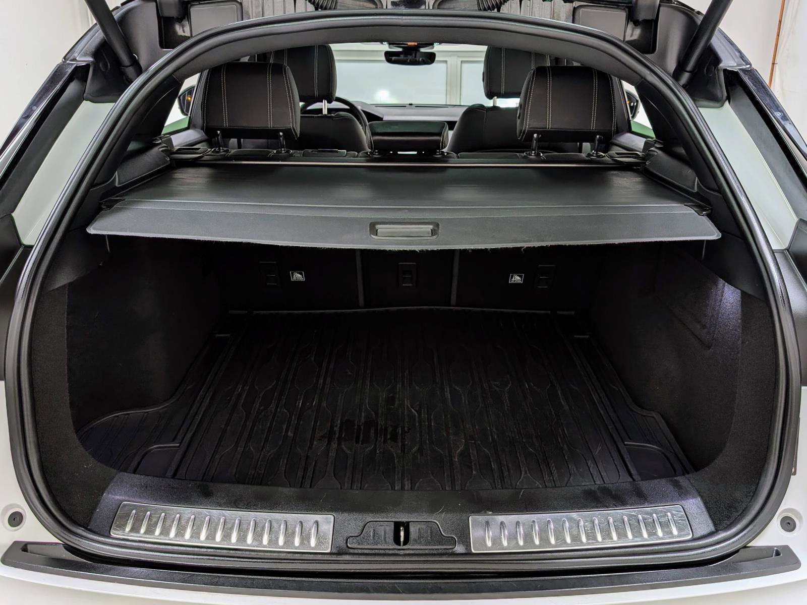 Used 2018 Land Rover Range Rover Velar S image 20