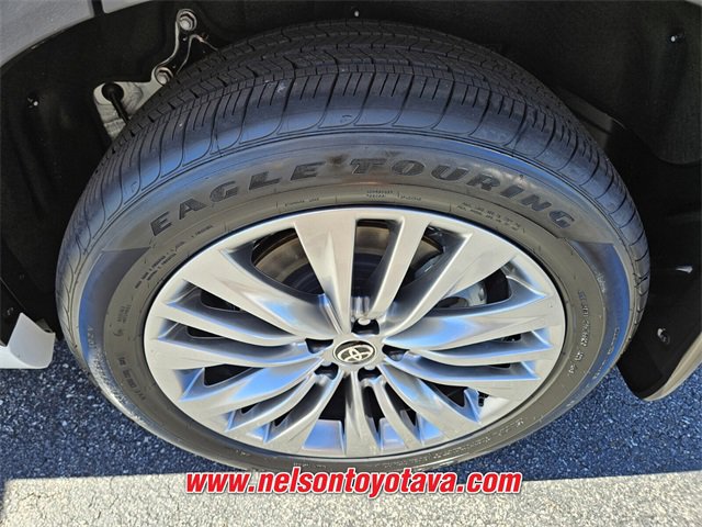 New 2026 Toyota Highlander Platinum image 9
