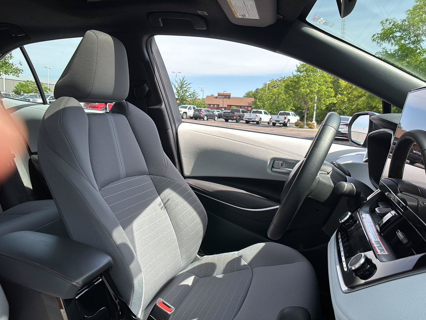 Used 2025 Toyota Corolla SE w/ SE Premium Package FWD image 14