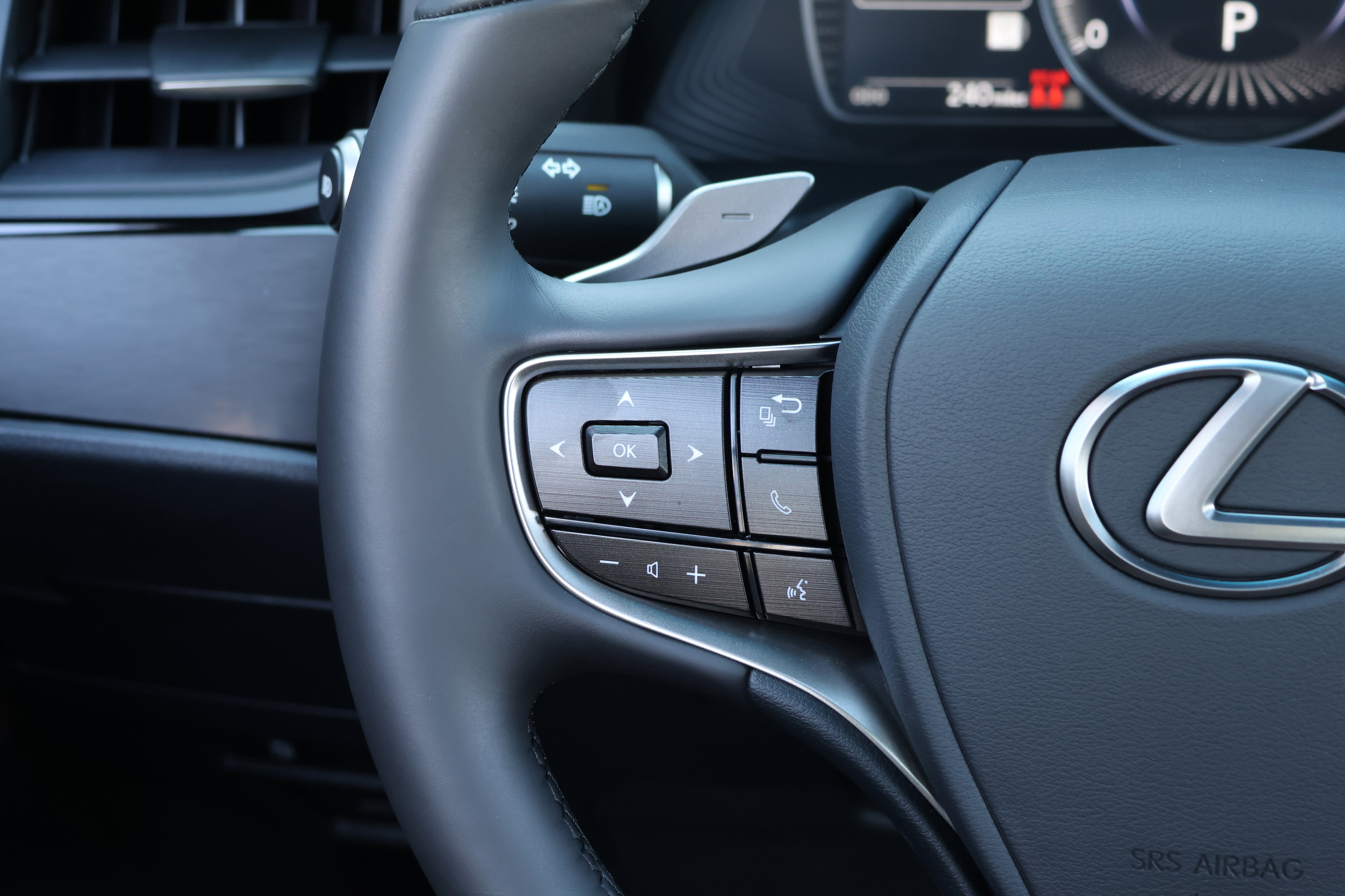 Used 2025 Lexus ES 350 w/ Premium Package image 17