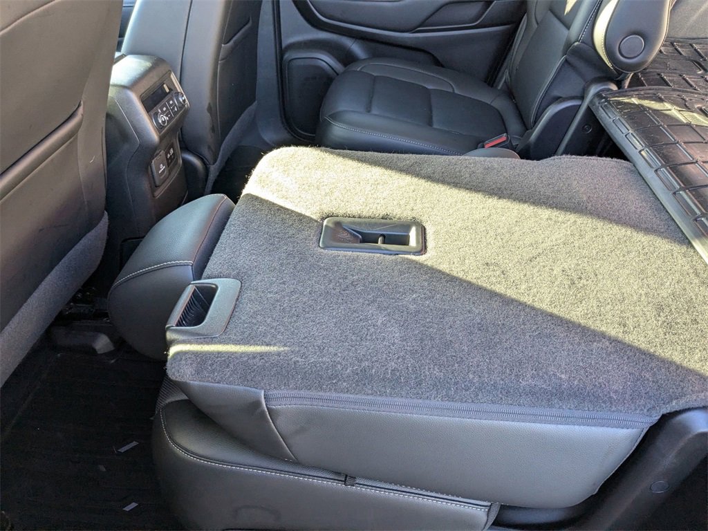 Used 2021 GMC Acadia SLT w/ Elevation Edition image 25