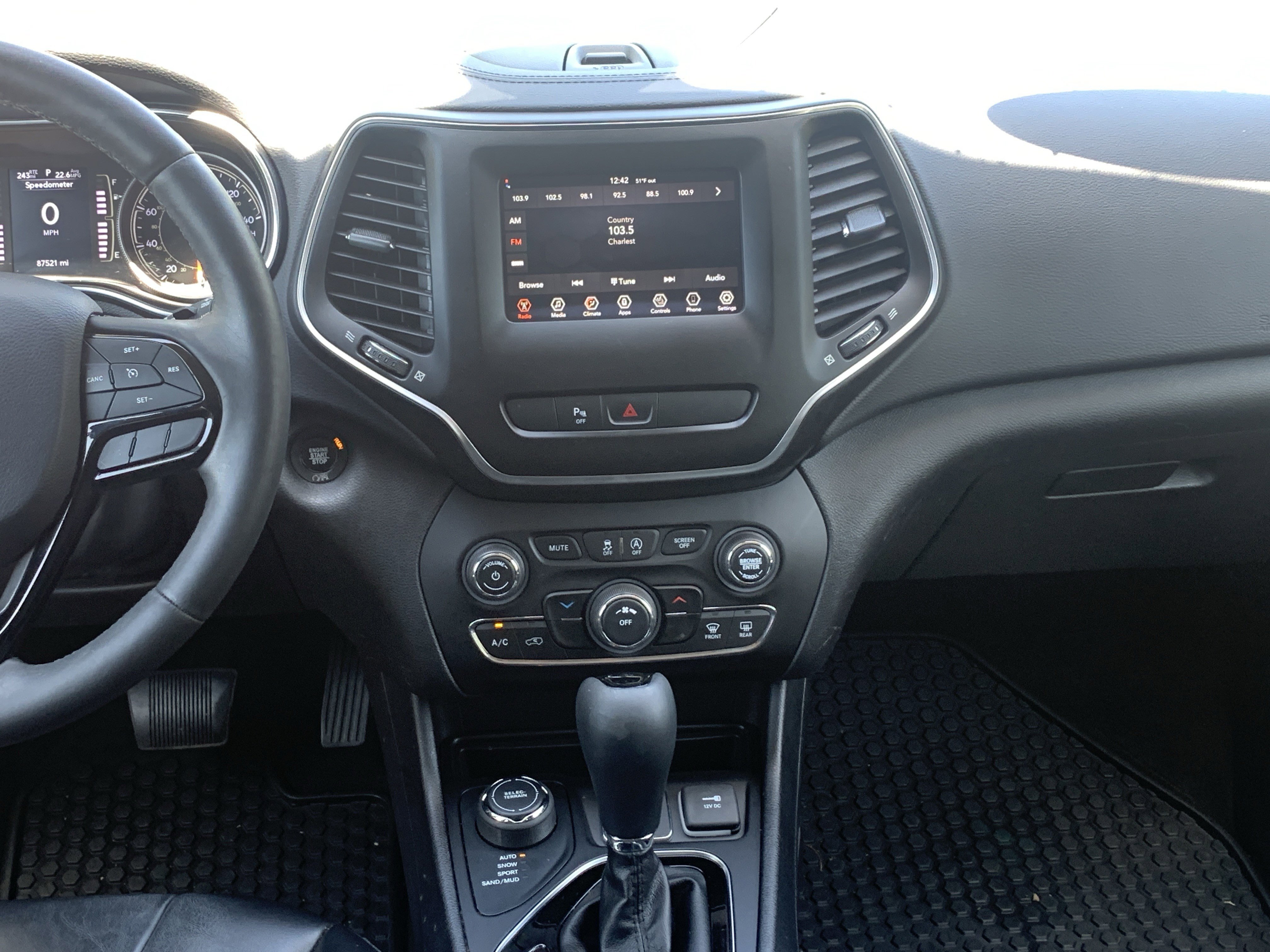 Used 2019 Jeep Cherokee Latitude Plus image 27