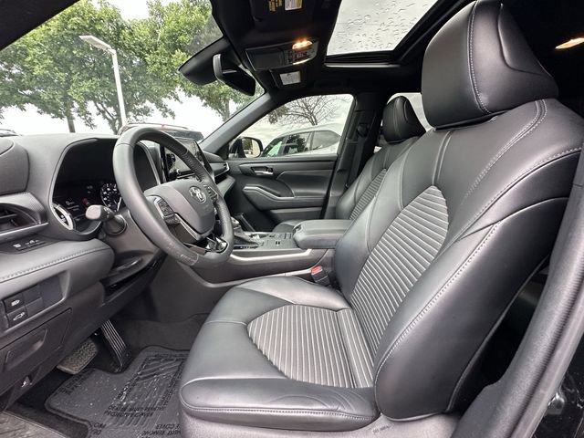 Used 2021 Toyota Highlander XSE FWD image 27