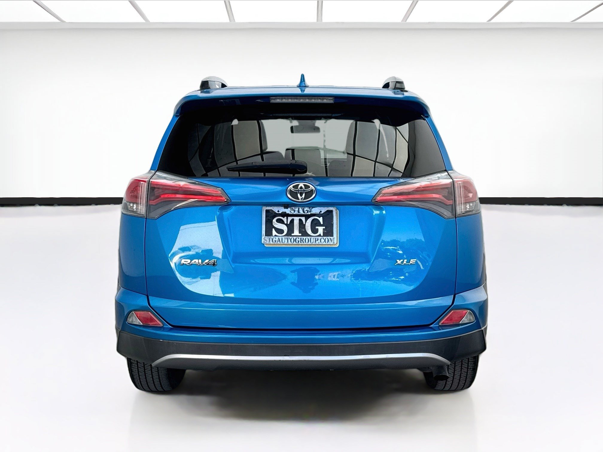 Used 2017 Toyota RAV4 XLE w/ Plus Special Value Package FWD image 5