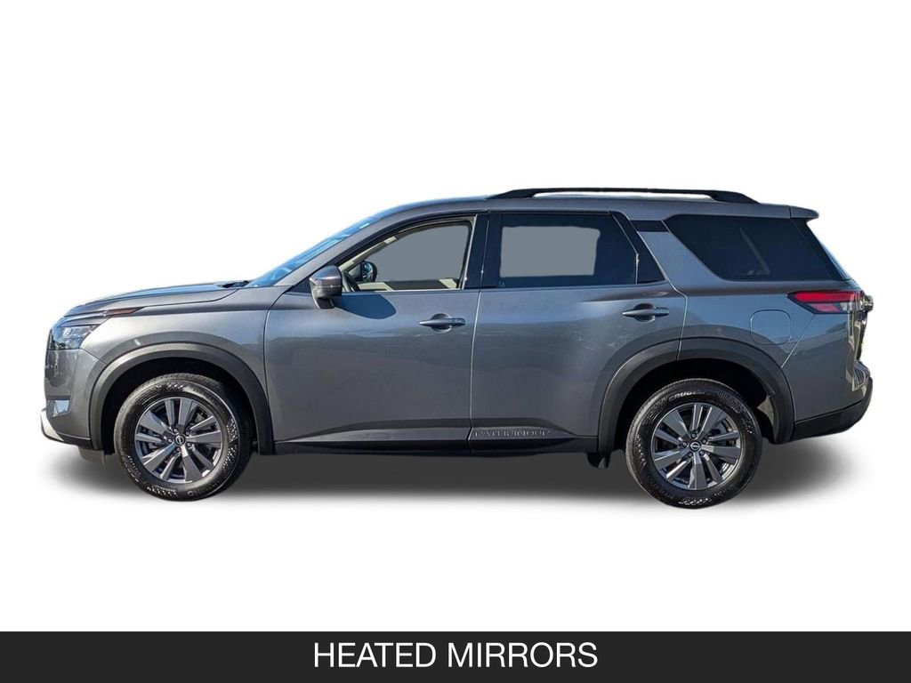 Used 2025 Nissan Pathfinder SV image 5