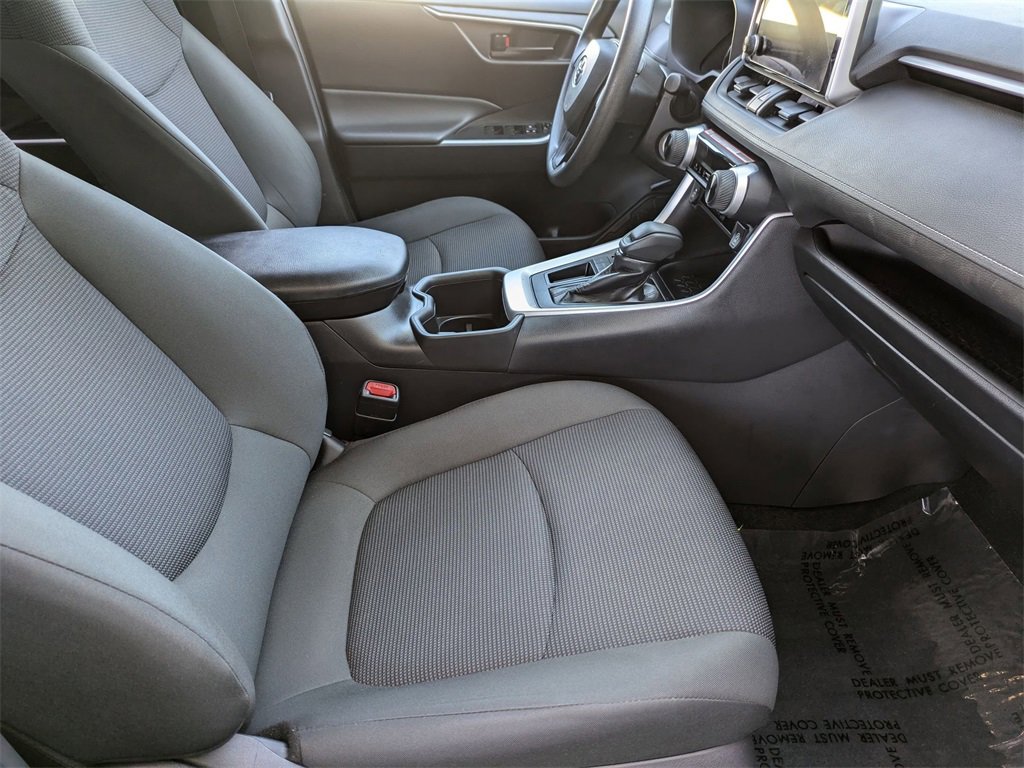 Used 2025 Toyota RAV4 LE image 31