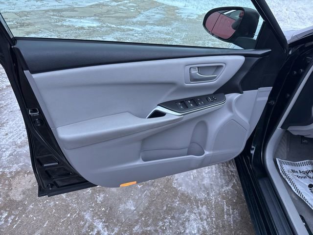 Used 2017 Toyota Camry LE image 22