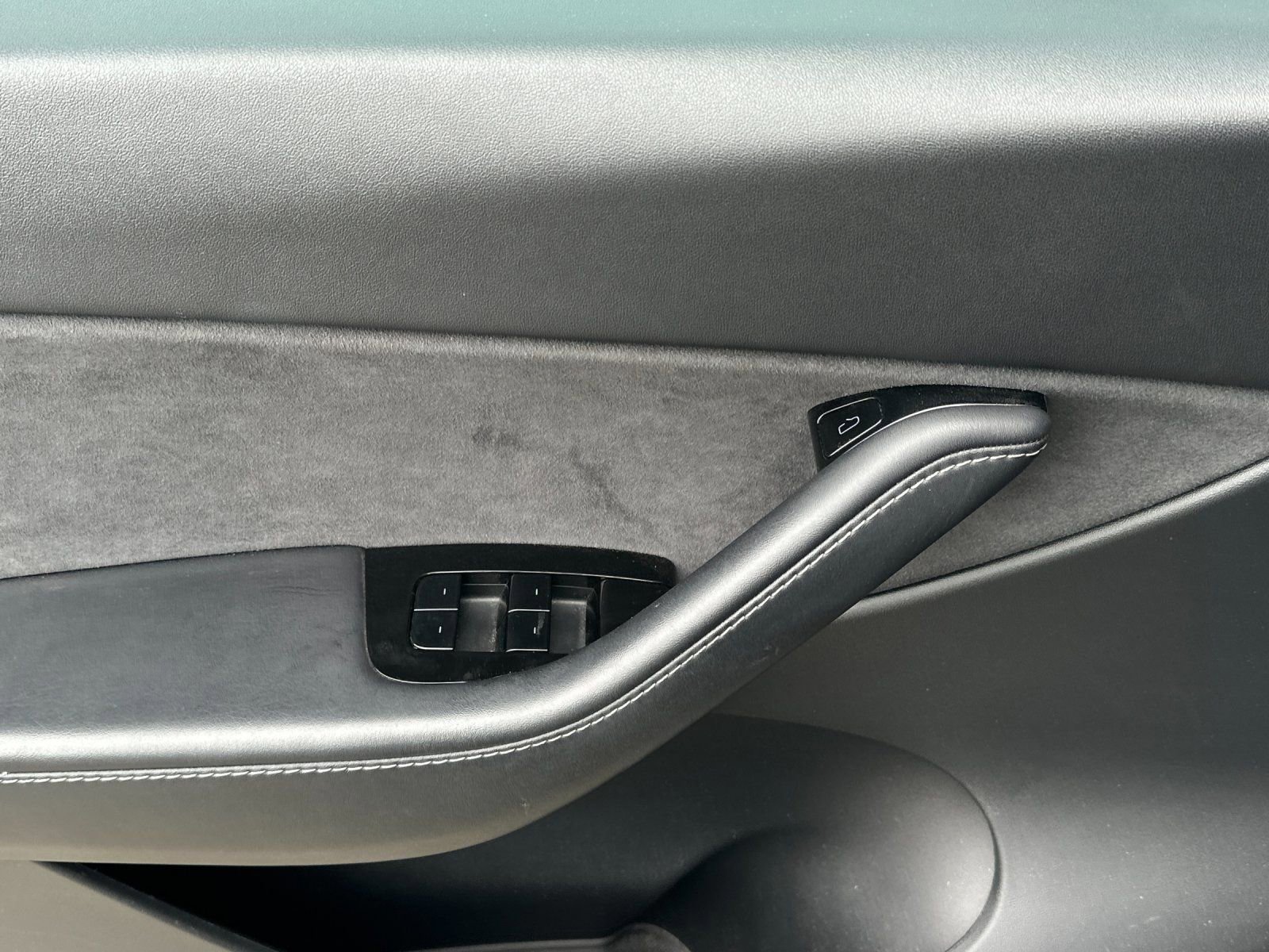 Used 2021 Tesla Model Y Long Range AWD/4WD image 10