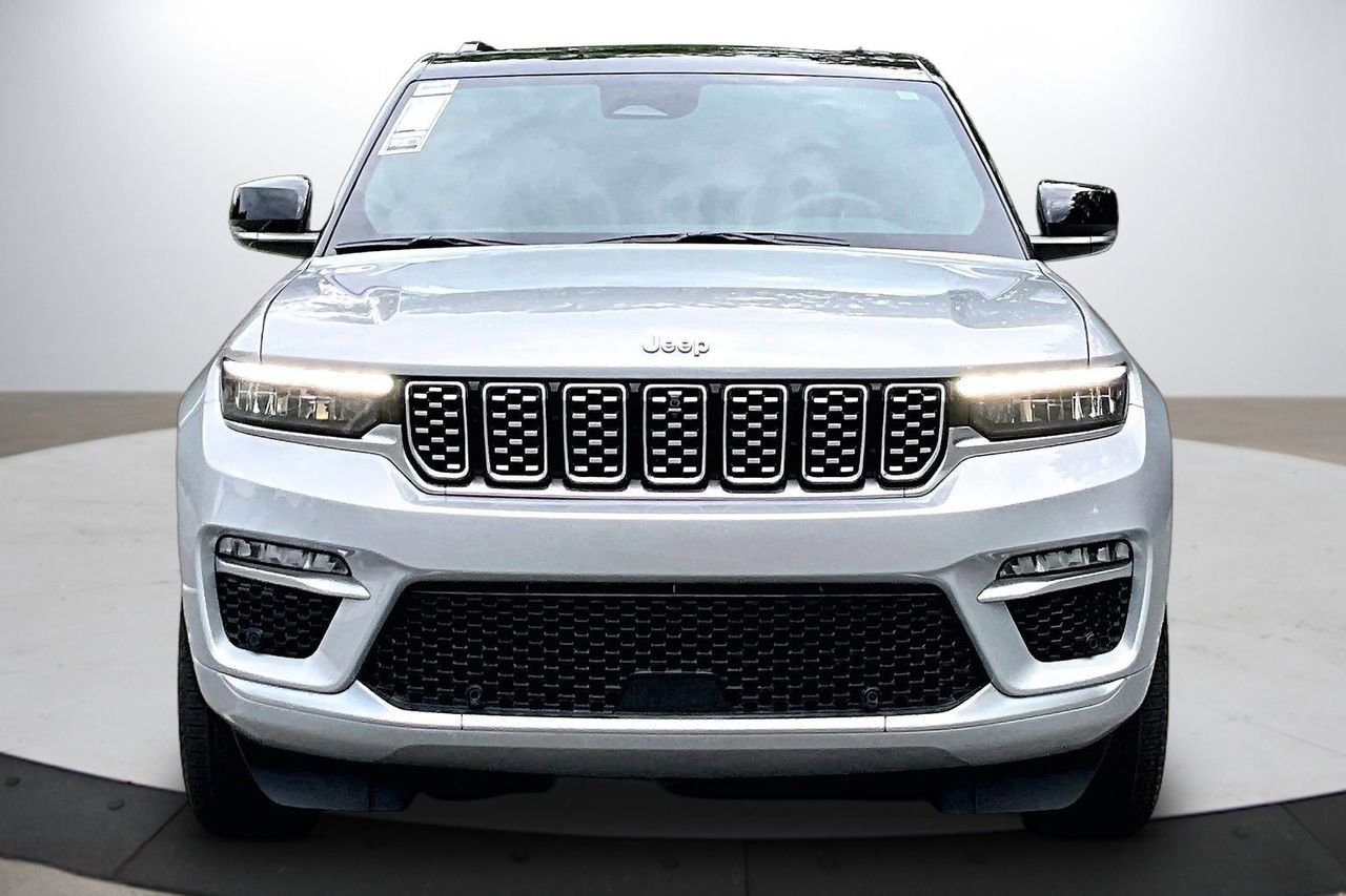 Used 2025 Jeep Grand Cherokee Summit AWD/4WD image 3