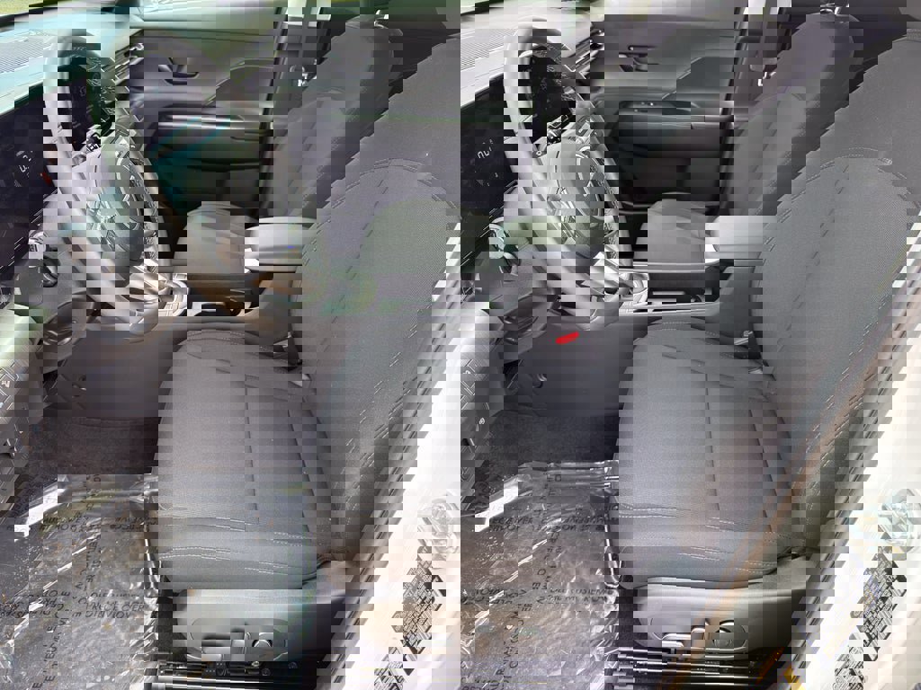 Used 2025 Hyundai Kona SEL image 11