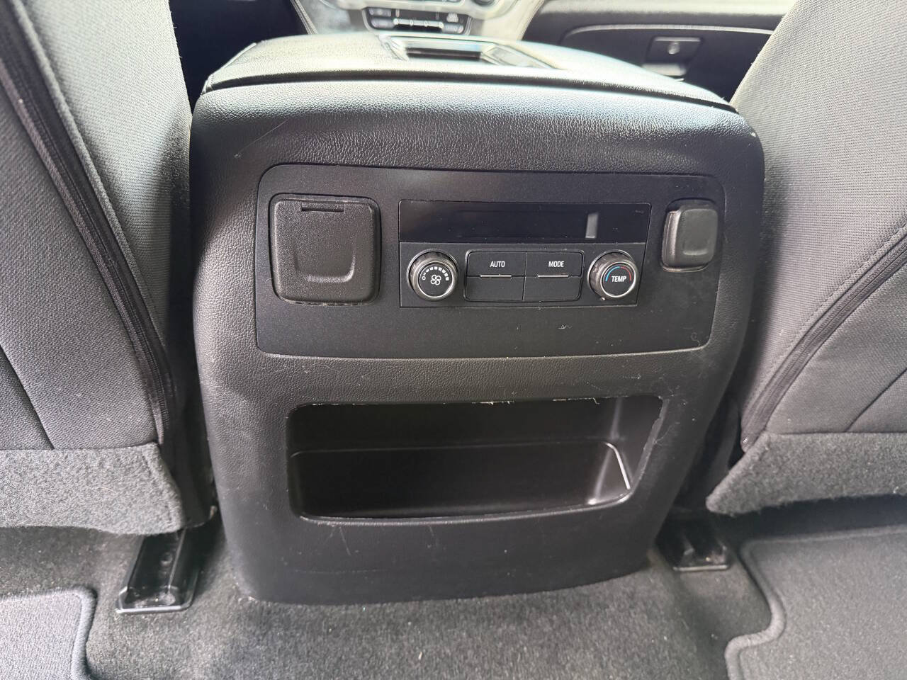 Used 2018 GMC Yukon SLE w/ SLE Value Package AWD/4WD image 13