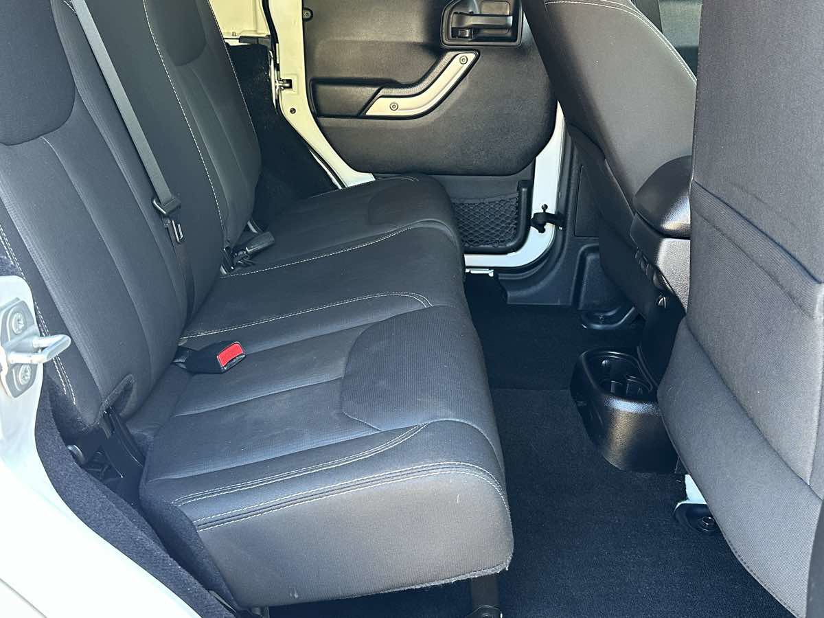 Used 2016 Jeep Wrangler Unlimited Sahara w/ Connectivity Group image 41