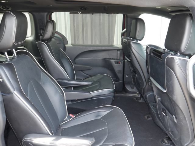 Used 2022 Chrysler Pacifica Limited w/ Uconnect Theater Family Group FWD image 25