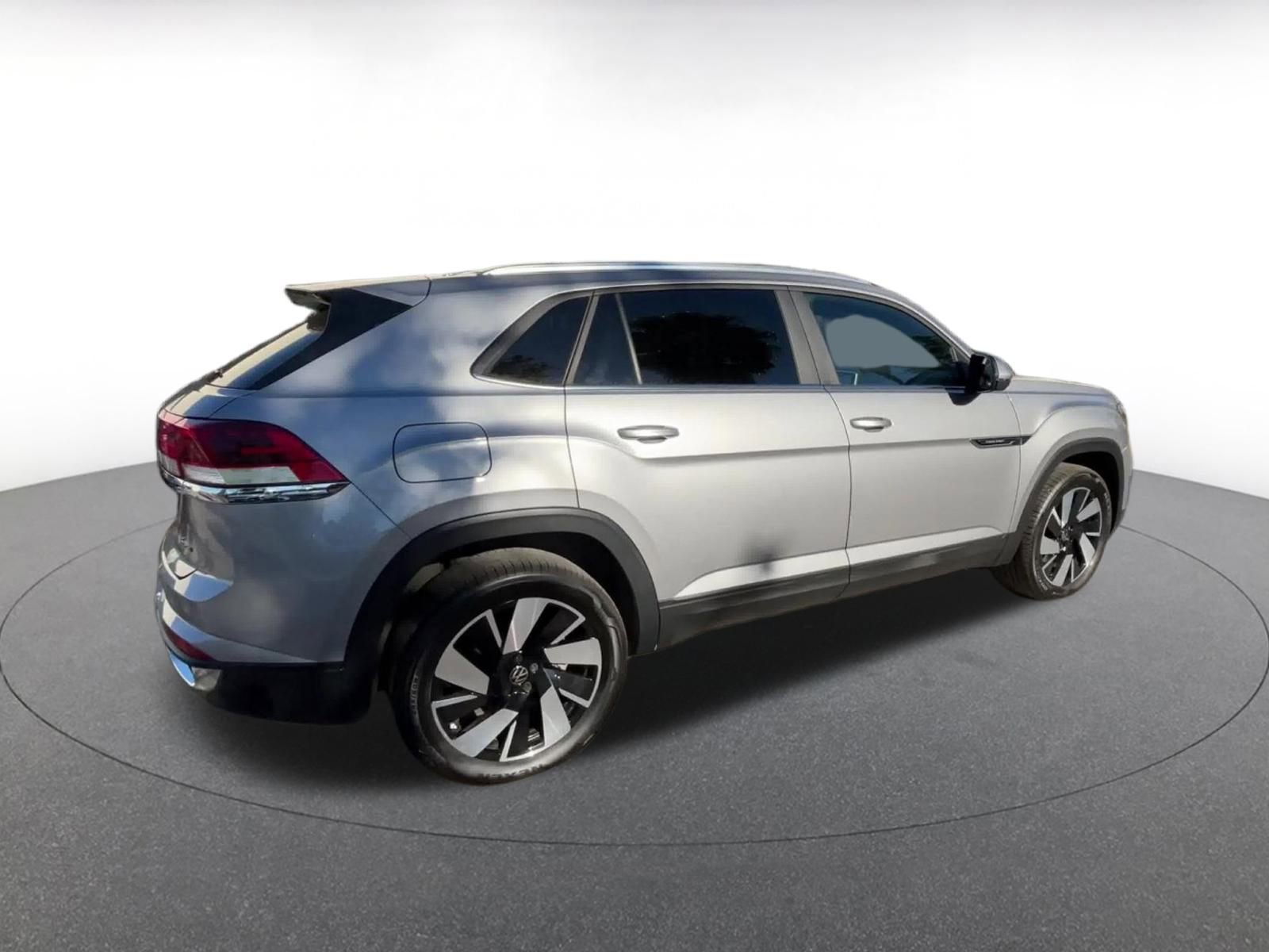 Used 2025 Volkswagen Atlas Cross Sport SE image 15