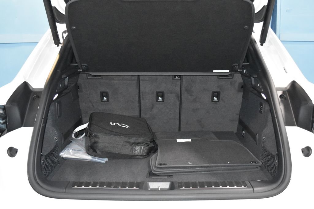 Certified 2025 Porsche Macan Electric image 28