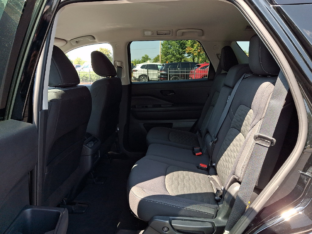 Used 2025 Nissan Pathfinder SV AWD/4WD image 10