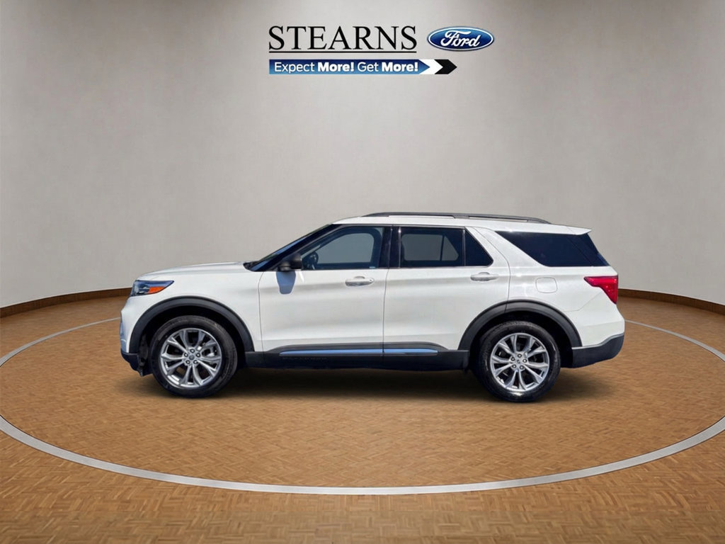 Used 2022 Ford Explorer XLT w/ Equipment Group 202A AWD/4WD image 3