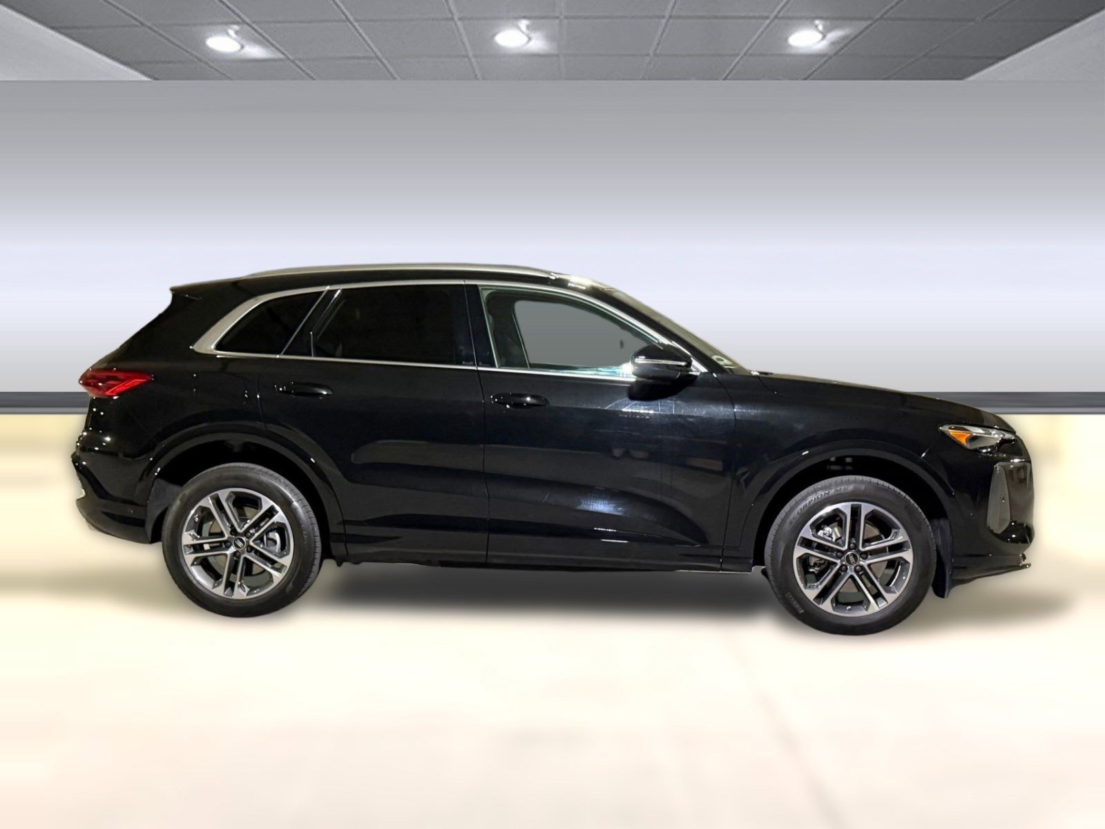 Certified 2025 Audi Q5 Premium w/ Convenience Package image 8