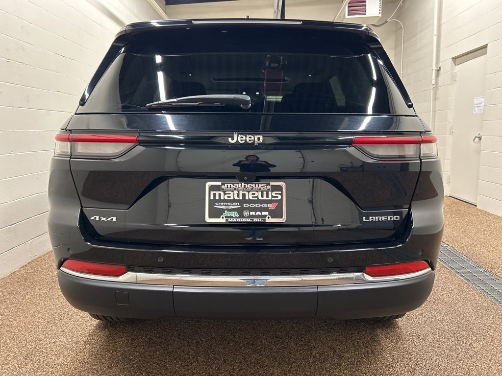 Used 2023 Jeep Grand Cherokee Laredo w/ Luxury Tech Group I image 3