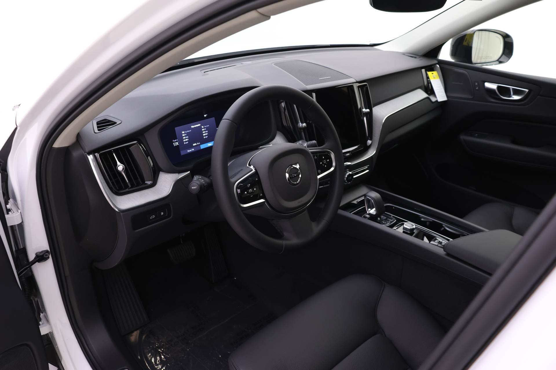 New 2025 Volvo XC60 T8 Plus w/ Protection Package Premier image 6