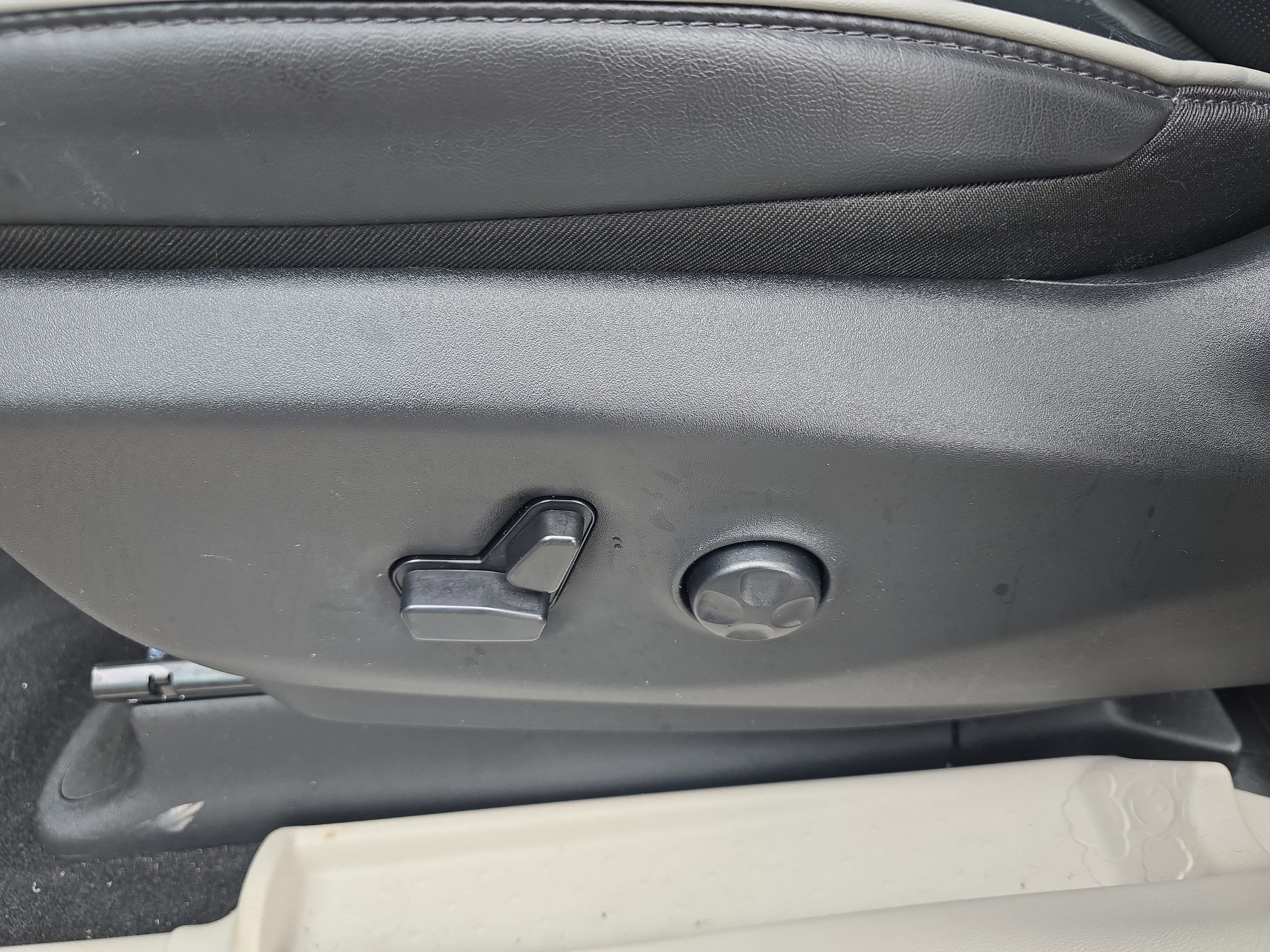 Used 2024 Chrysler Pacifica Limited image 19