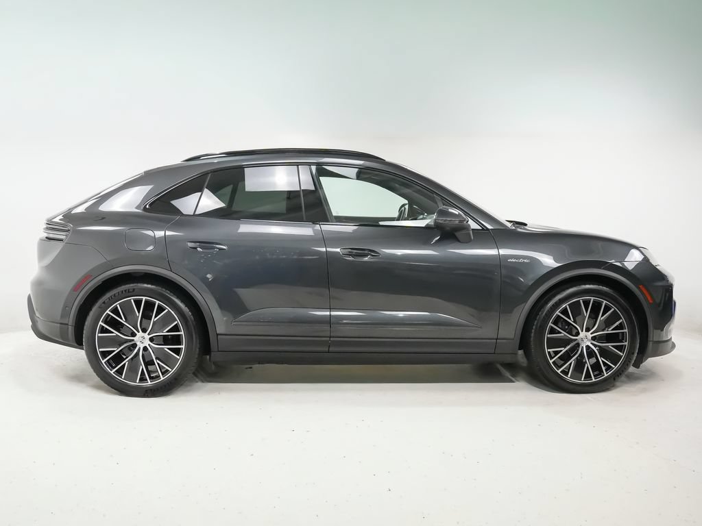 Certified 2025 Porsche Macan Electric RWD image 9