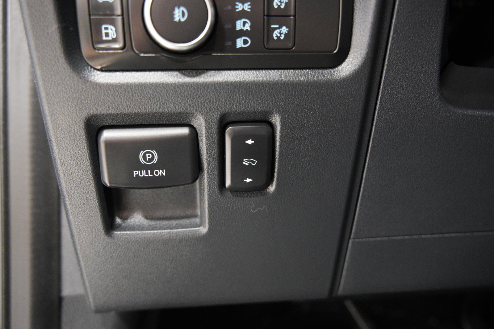 Used 2021 Ford F150 Lariat w/ Max Trailer Tow Package image 28