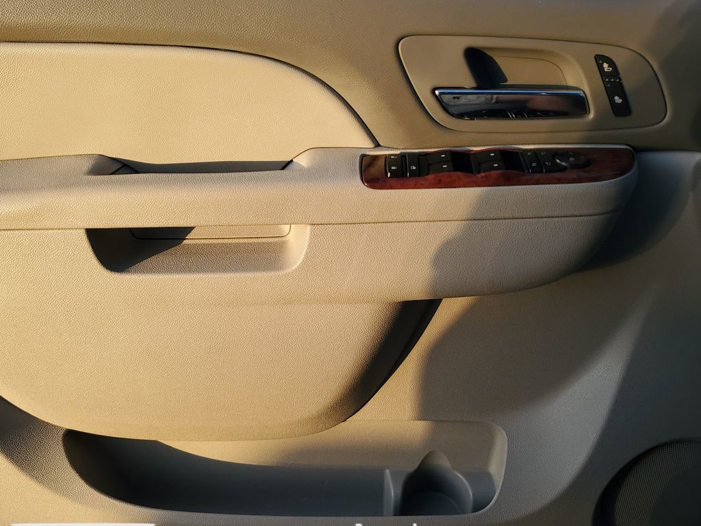 Used 2013 Chevrolet Avalanche LT w/ All-Star Edition image 32