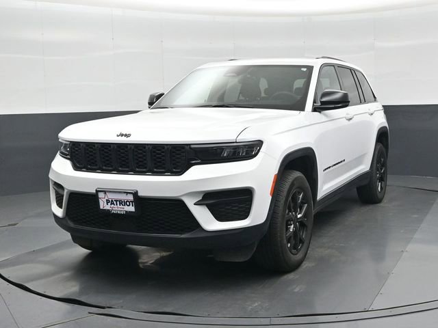 Used 2025 Jeep Grand Cherokee Altitude image 8