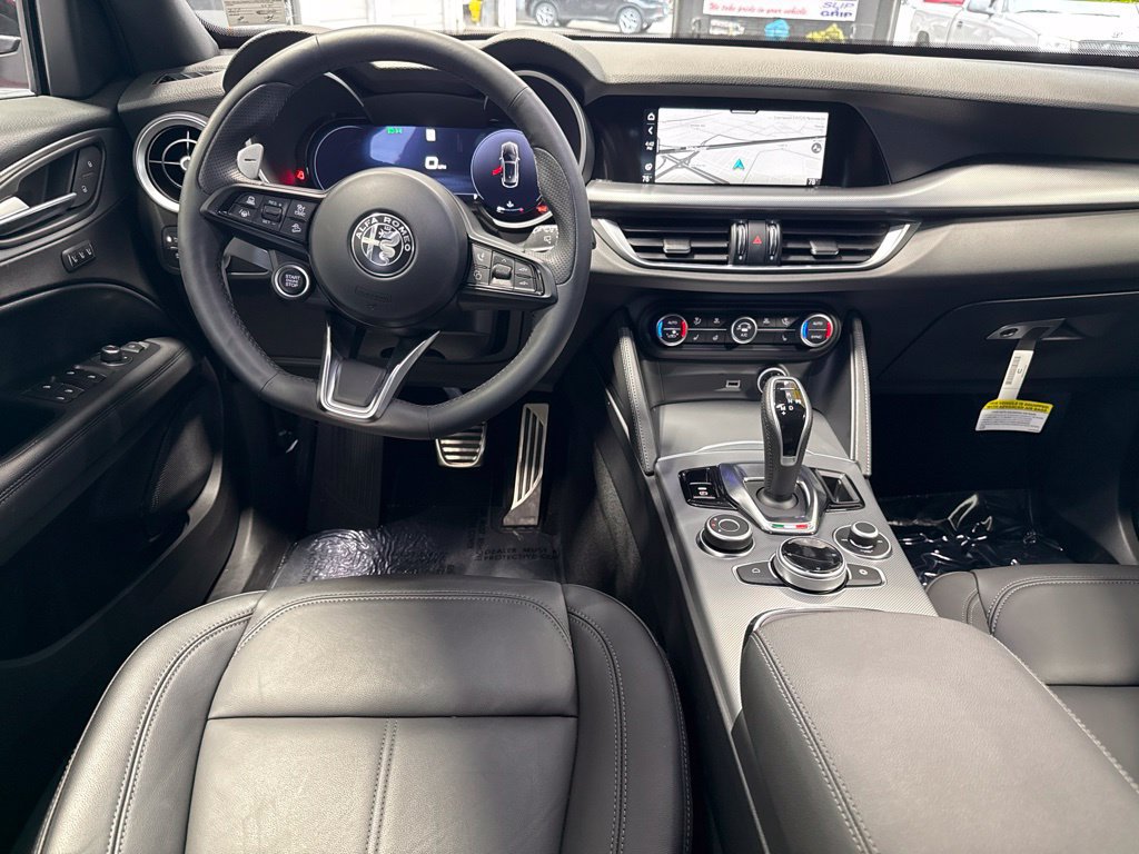 Used 2025 Alfa Romeo Stelvio Sprint w/ Convenience Package AWD/4WD image 19