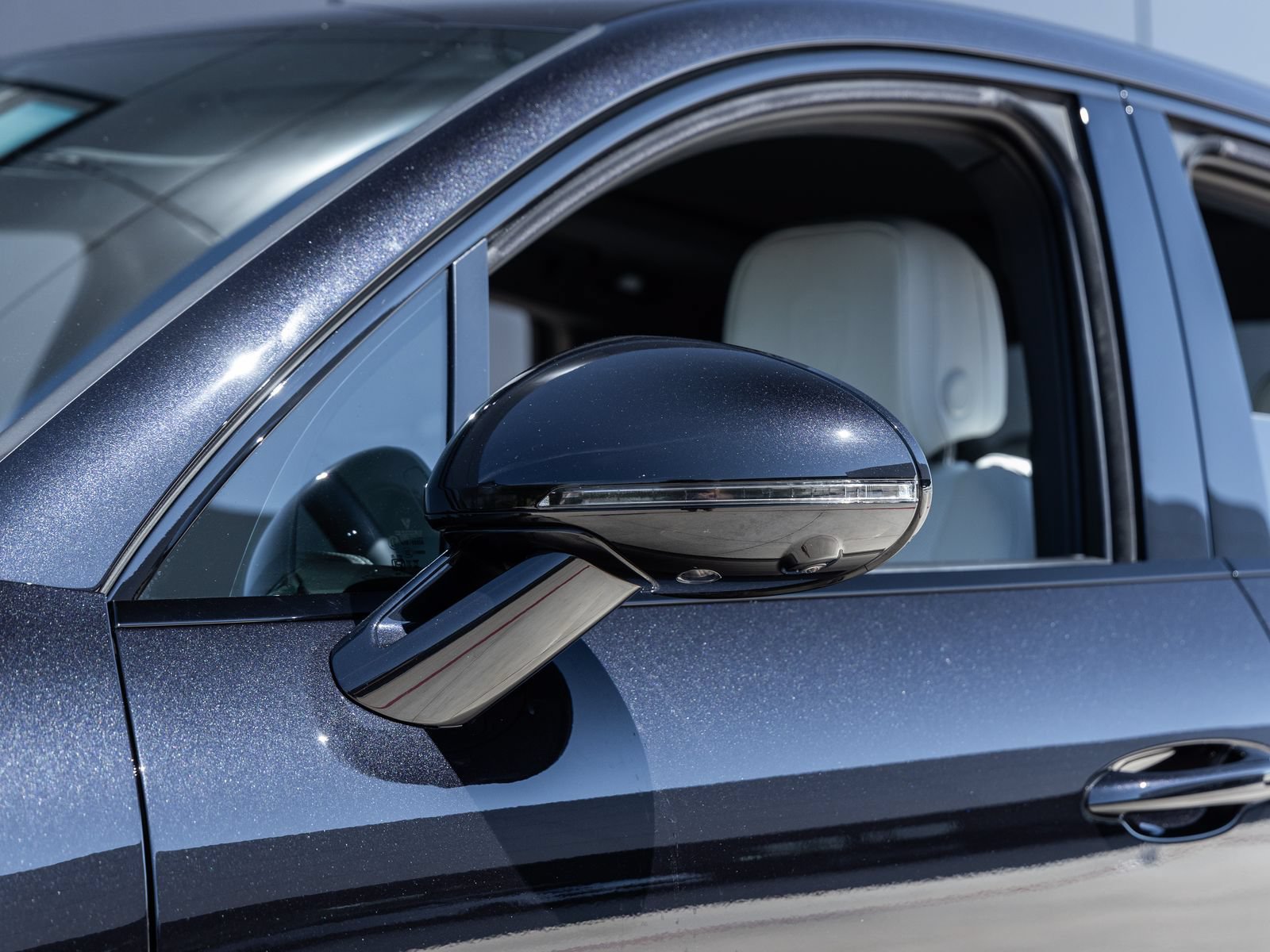Certified 2024 Porsche Macan S AWD/4WD image 17