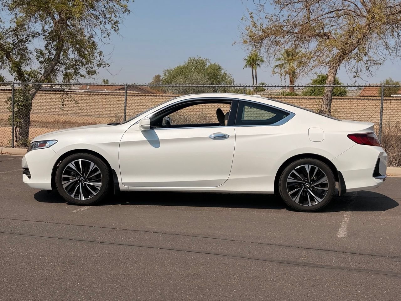 Used 2017 Honda Accord EX image 3