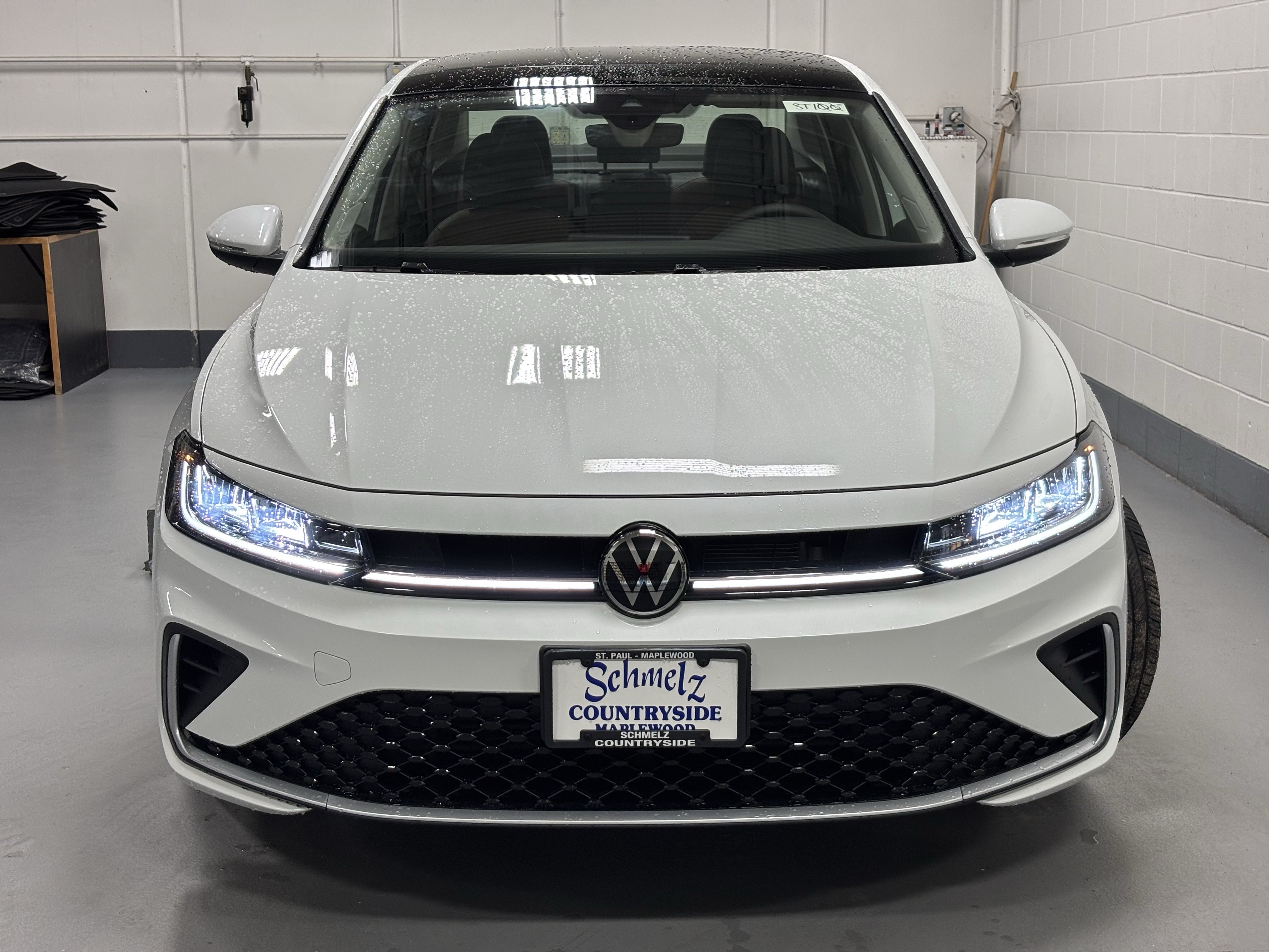 Used 2026 Volkswagen Jetta SEL FWD image 2