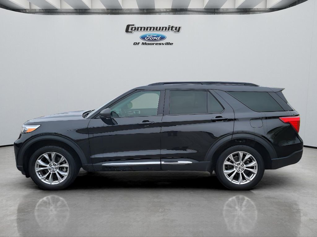 Used 2023 Ford Explorer XLT w/ Equipment Group 202A AWD/4WD image 9